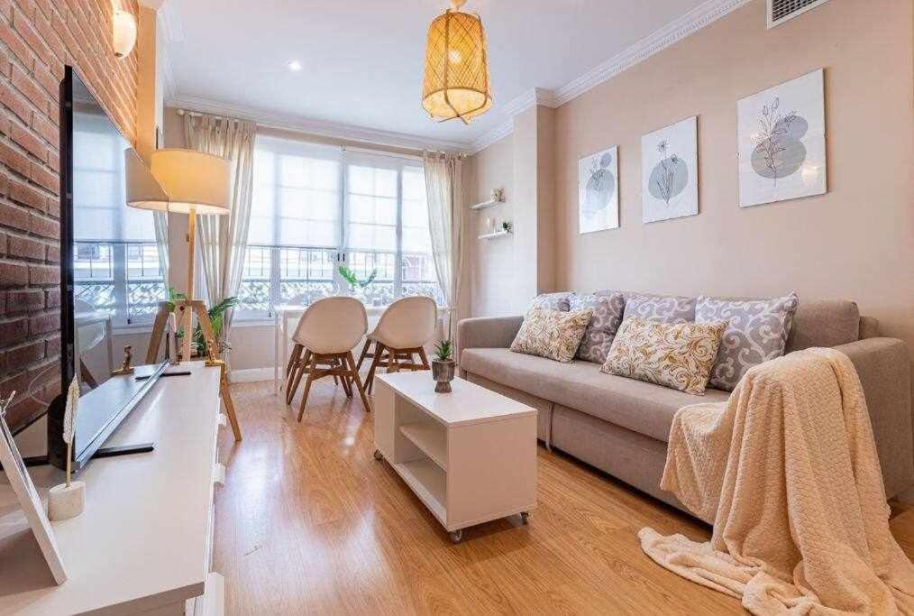 Apartamento 3 En Estadio Del Sevilla 8 Plazas Y M Buitenkant foto